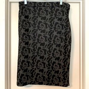 Banana Republic || Black/grey/silver print lined pencil skirt with side zipper
